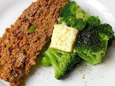homestyle-meatloaf-and-buttered-broccoli.jpeg->first()->description